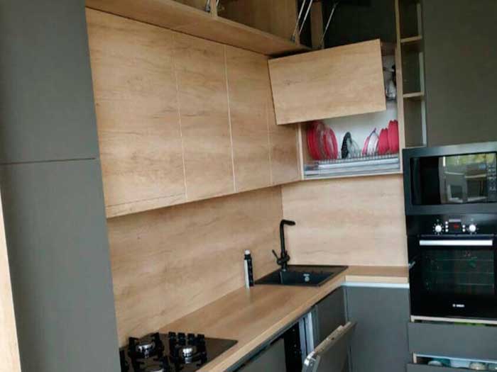 красивая кухня красного цвета