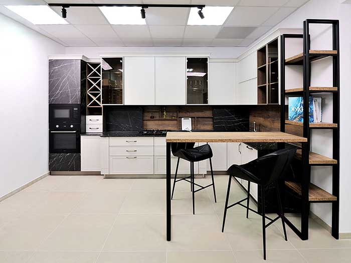 глянцевая кухня белого цвета