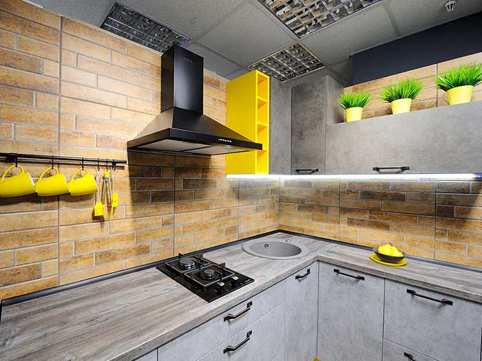 Кухня из массива ольхи п образной формы