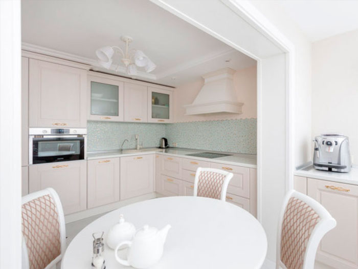 проект кухни в белом цвете